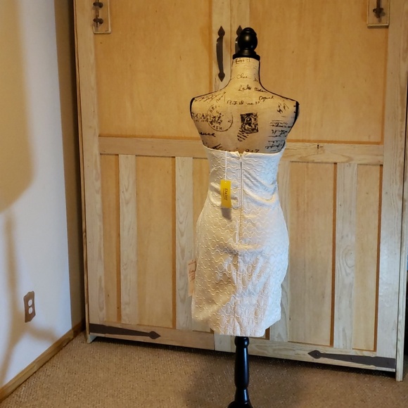 Cream strapless mini - Picture 2 of 5